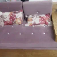 مبل دونفره و یک نفره و میز جلو مبلی