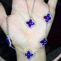 نیم ست ونکلیف نماد خوش شانسی
