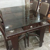 میز ناهار خوری و چهار عدد صندلی چوبی
