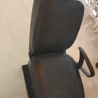 صندلی اصلاح سالم و دو عدد اینه سالنی بزرگ