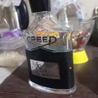 تعدادی بطری شیشه ای خالی