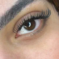 خدمات اکستنشن مژه لیفت‌ لمینت مژه وابروژلیش دست