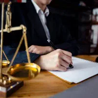 وکیل متخصص امور کیفری