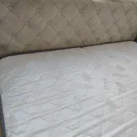 تخت و خوشخواب