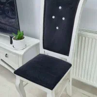 تعدادی صندلی مختلف (یک جفت ، یک جفت ، ۱ تک )