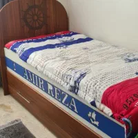 تخت و میز تحریر