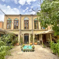 کافه رستوران تاریخی احمدیان - حرم