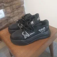 کتونی در حد نو با سایزای ۳۹ و ۳۷