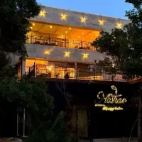 سالندار و ظرفشور جهت کار در رستوران