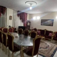 میز ناهار خوری ۸ نفره با دو تا صندلی میزبان