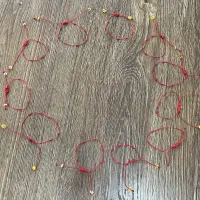 دستبند هفت‌ گره (رد استرینگ)