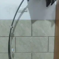 آباژور ایستاده