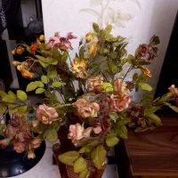 گل مصنوعی ۹ شاخه