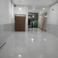مغازه ۶۰ متری حاشیه ی خیابان