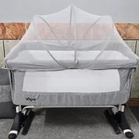 تخت کنار مادر زویه