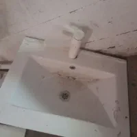 روشویی با کابینت و آیینه باکسی و شیر