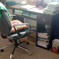 میز و صندلی در حد نو