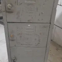 کمد سه کشو ویه مقدار وسایل دگه