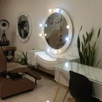 وسایل کامل سالن سرشور،میزناخن،تخت مژه،استندلاک
