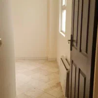 آآپارتمان-67-متری-دوخوابه-تخلیه-تازه-رنگ-شده