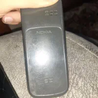یک تبلت Lenovo یک عدد نوکیا ۱۱۰۰