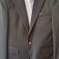 تعدادی کت و شلوار و پیراهن و شلوار