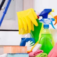 به خدمتکار خانم نیازمندیم
