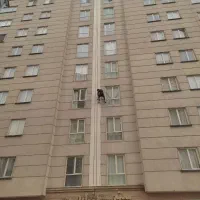 پیچ رولپلاک نمای ساختمان با طناب بدون داربست