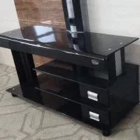 میز تلویزیون شیشه ای ترک در حد نو