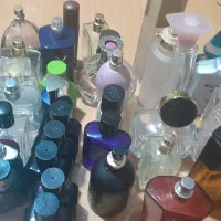 شیشه ادکلن خالی و جعبه خالی ادکلن
