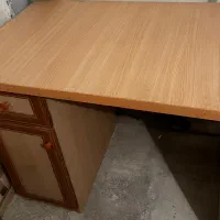 میز تحریر در حد نو