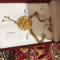طلا نو . صدتومن بالای تابلو