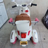 موتورشارژی.داری کنترل.بلوتوث داره.به گوشی وصل میشه