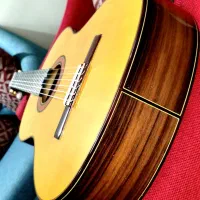 گیتار فروش فوری کوئینکا 70R‌ تا ۲۵خرداد اسپانیایی