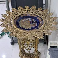 میوه خوری پایه دار کنار سالنی برنز