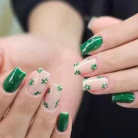 آموزش وخدمات کاشت ناخن