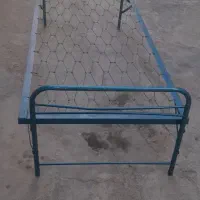 تخت فلزی قدیمی