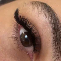 به یک مدل اکستنشن مژه نیازمندیم