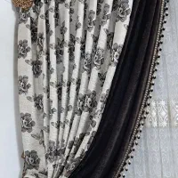 مدل کنار پرده