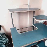 میز  تحریر و کامپیوتر