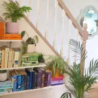 خانم جهت همکاری در کتابفروشی نیازمندیم