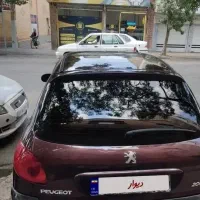 دویست و شش ، مدل ۸۹ ، نقد و اقساط