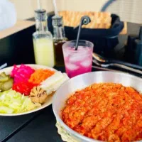 آشپز و سالندار و ظرفشور