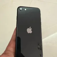 اپل iPhone SE (2020) با حافظهٔ ۱۲۸ گیگابایت