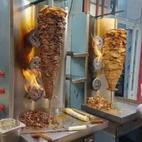 به یک آشپز مسلط به برش دنر و غذاهای ترکی نیازمندیم