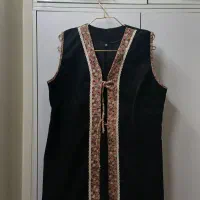 یک دست جلیقه دامن سایز  ۴ کاملا سالم قیمتشم ۵۰۰