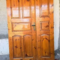 درب چوبی دولنگه و سرویس بهداشتی و پنجره آلمینیم