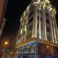 کارگر برای سنگکاری نما
