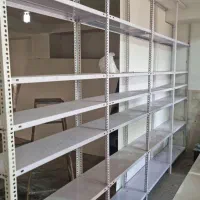 قفسه فلزی سفید تمیز