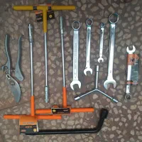 آچاربکس کامل وتعدادی آچارآلات وپیچ گوشتی و انبردست
